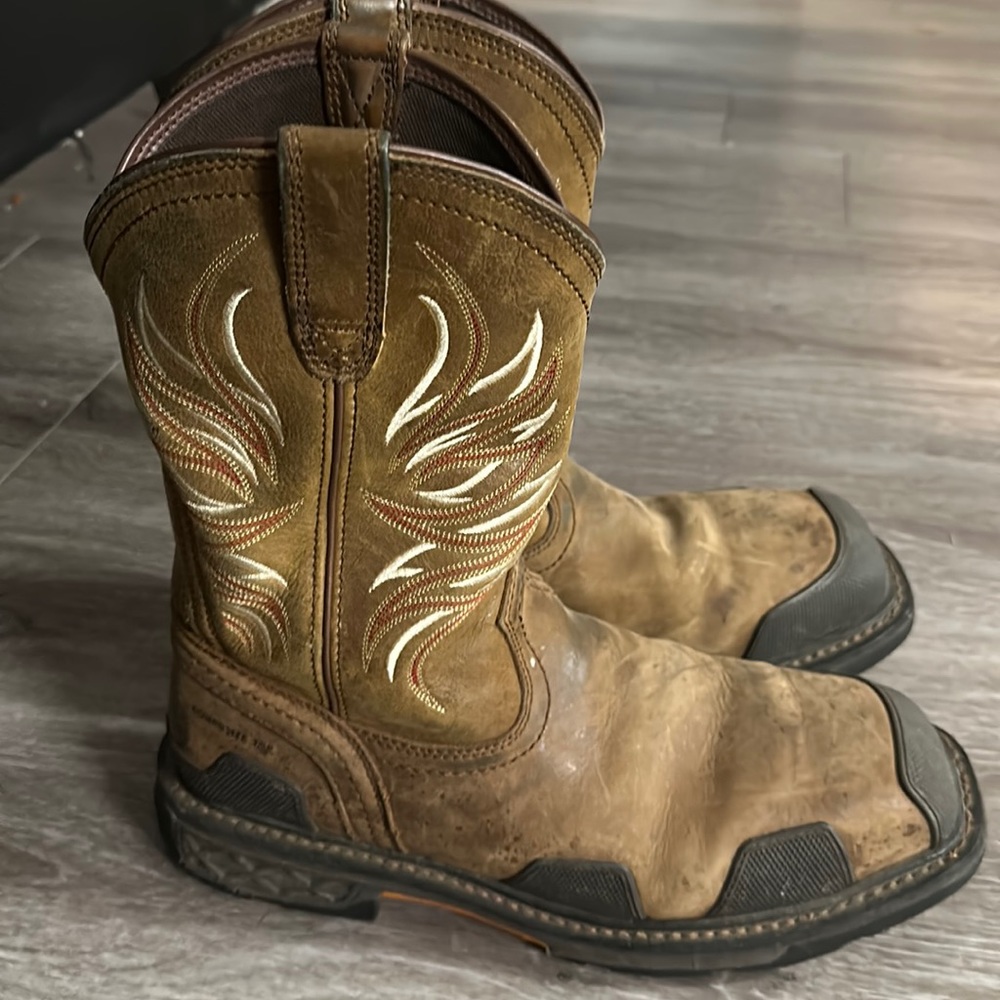 Ariat Composite toe 10 1/2 D size.